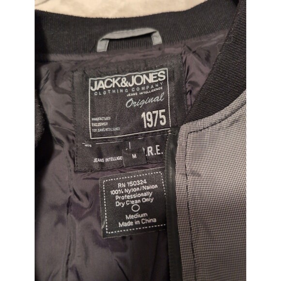 Jack and jones clothing company size medium, rain jacket bomber - Picture 3 of 6